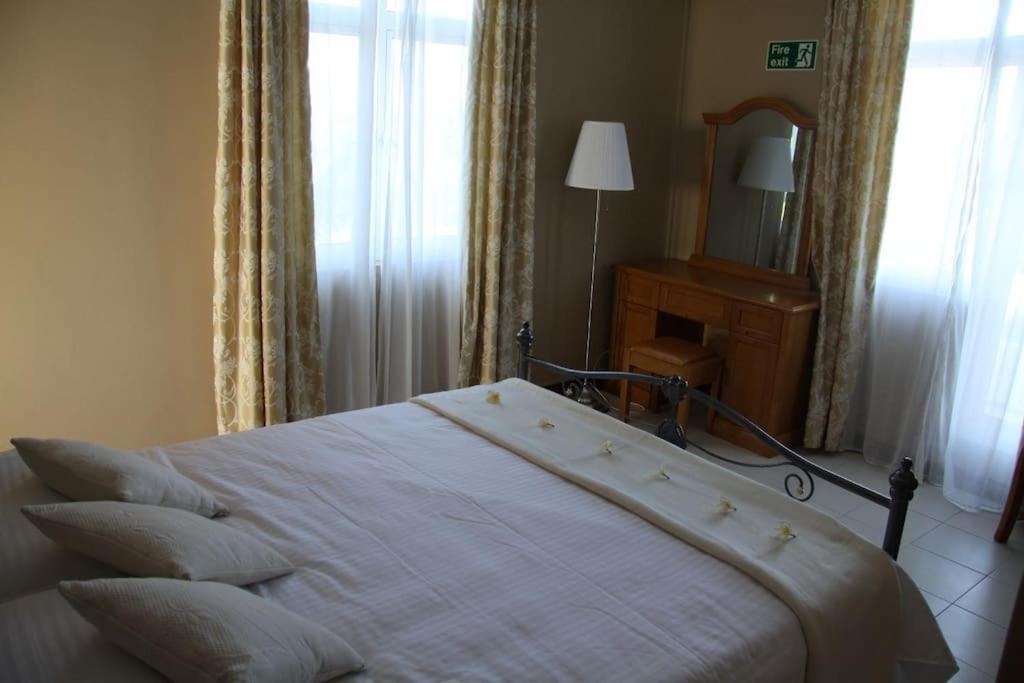 Les Trois Fleurs Apartment Поант о Канонир Екстериор снимка